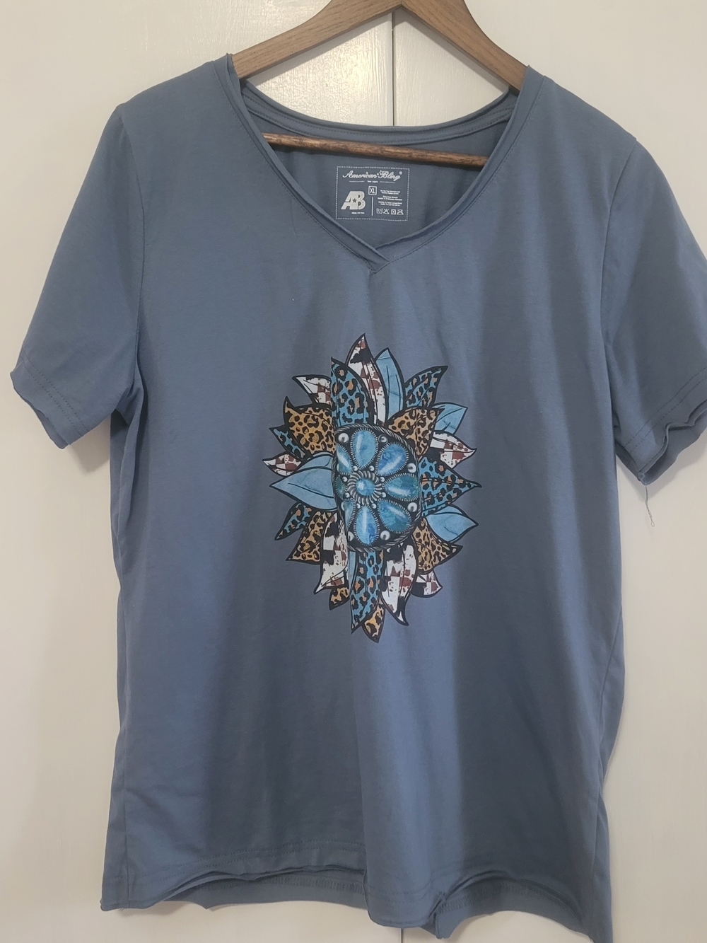 American Blue V-Neck Graphic Tee in Dusty Blue